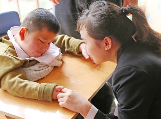 細莫事業，公益隨行 