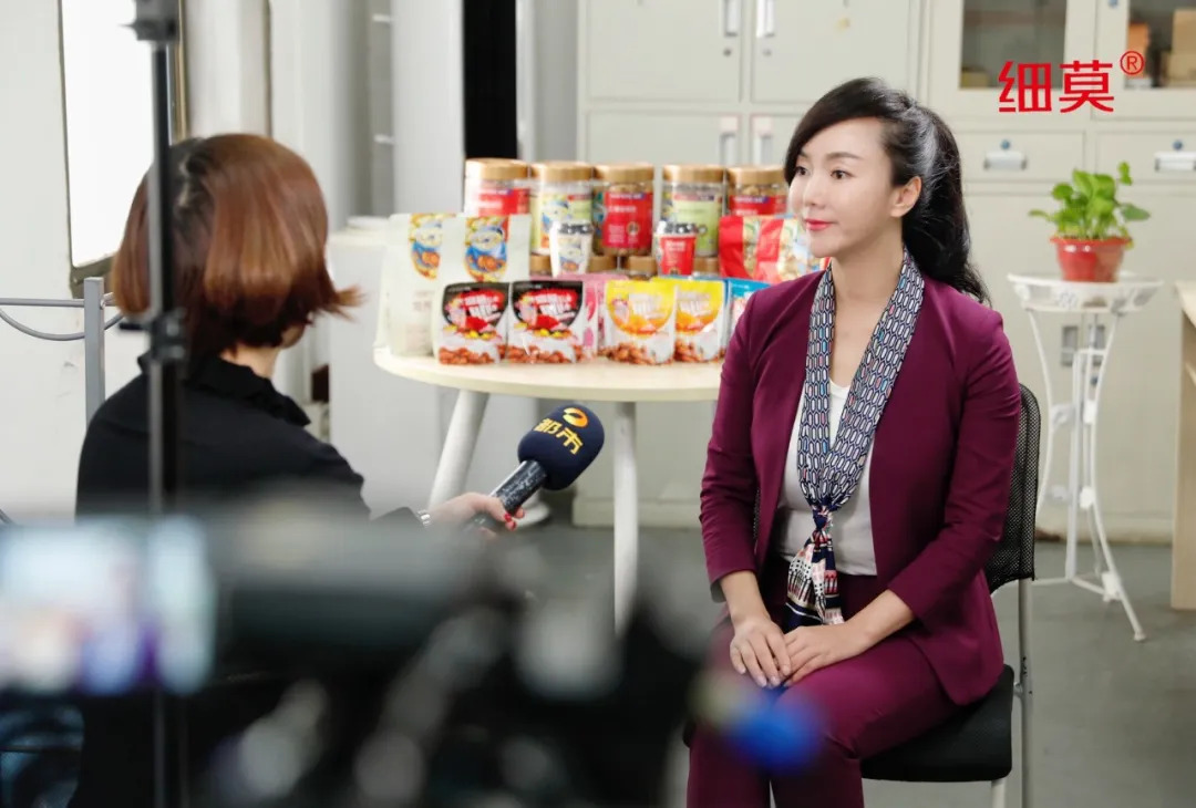 湖南都市頻道報(bào)道細(xì)莫食品工廠，了解更新更全面的細(xì)莫食品！